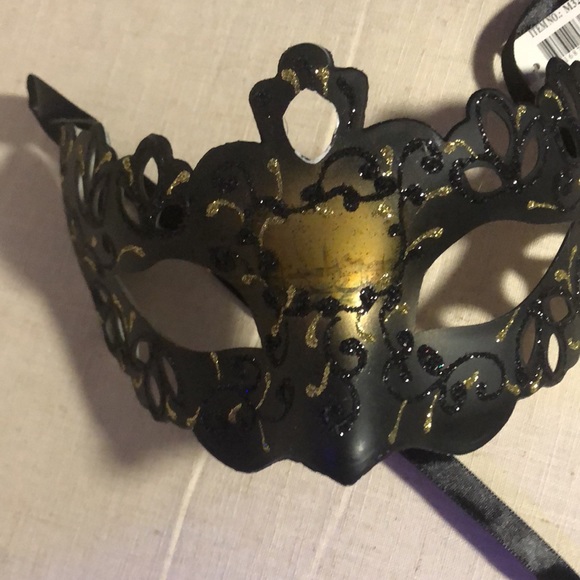 Face masks with Ties for Halloween NWT - Picture 8 of 8